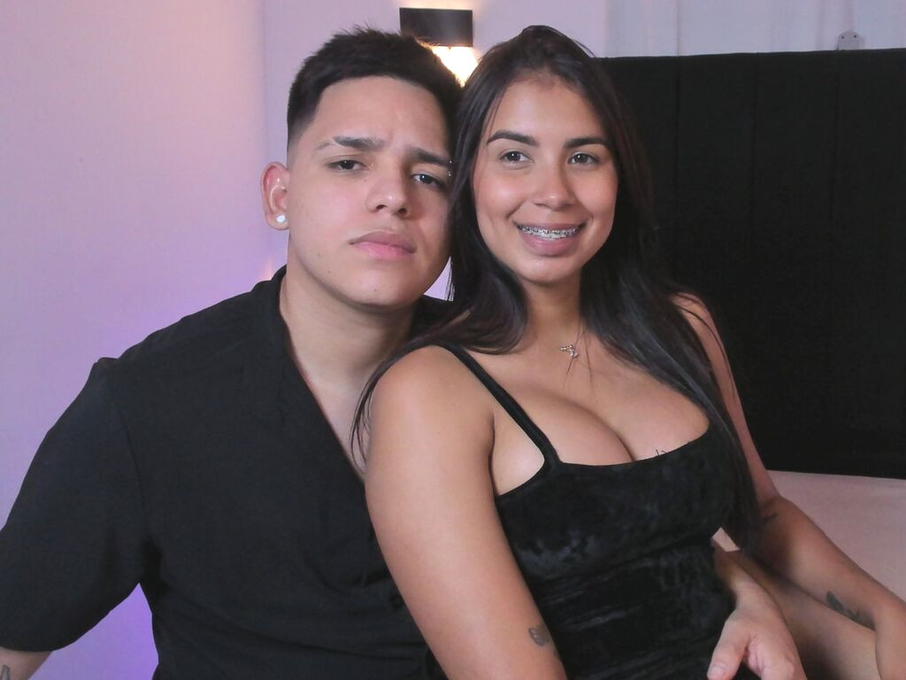 PaulaAndJosue naked cam model gallery photo