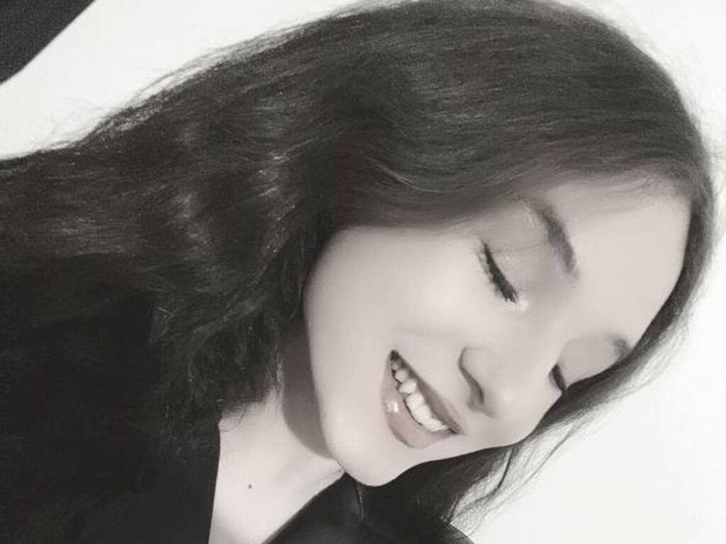 PeachyPixiee naked cam model gallery photo