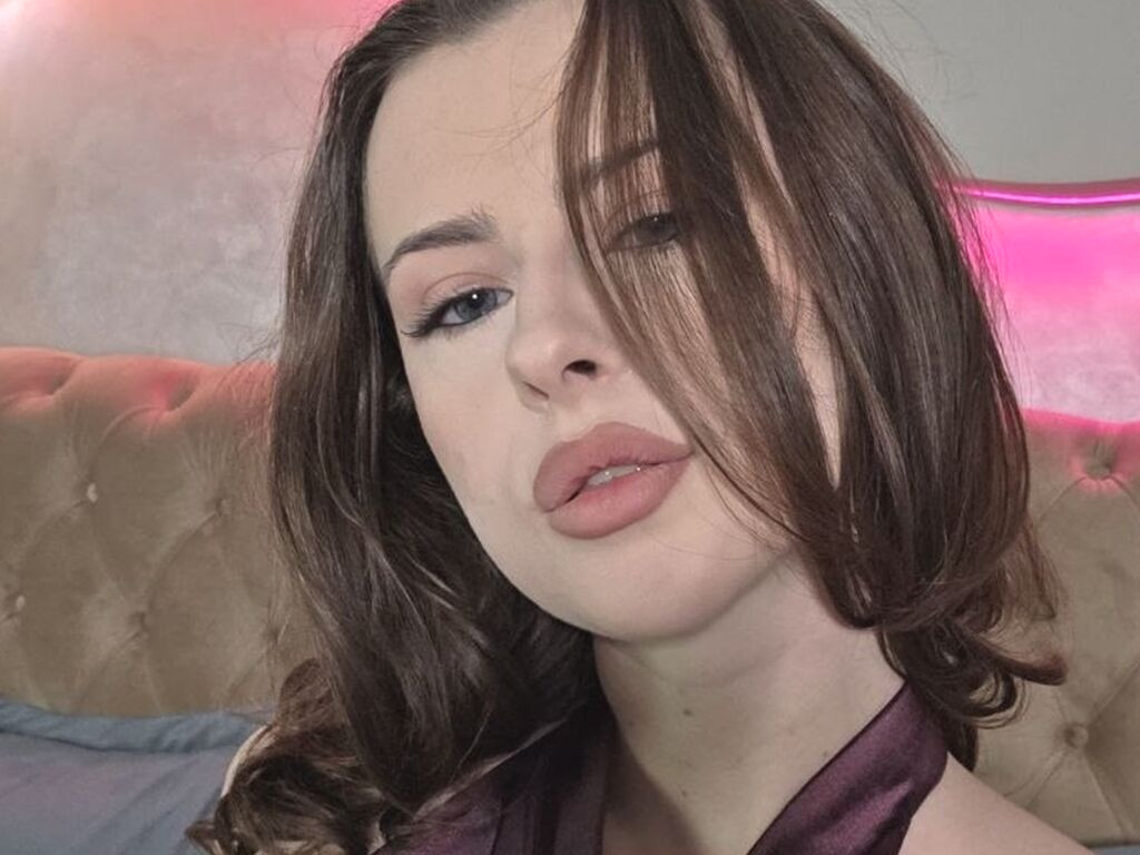 PearlClaire naked cam model gallery photo