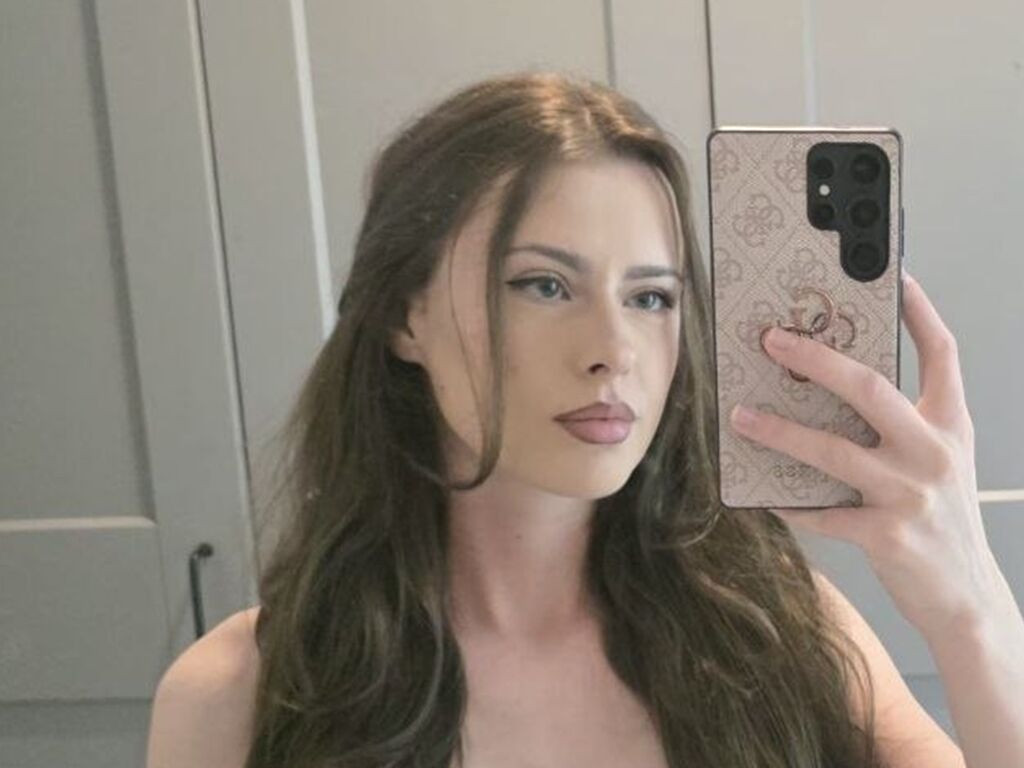 PearlClaire nude cam model profile photo