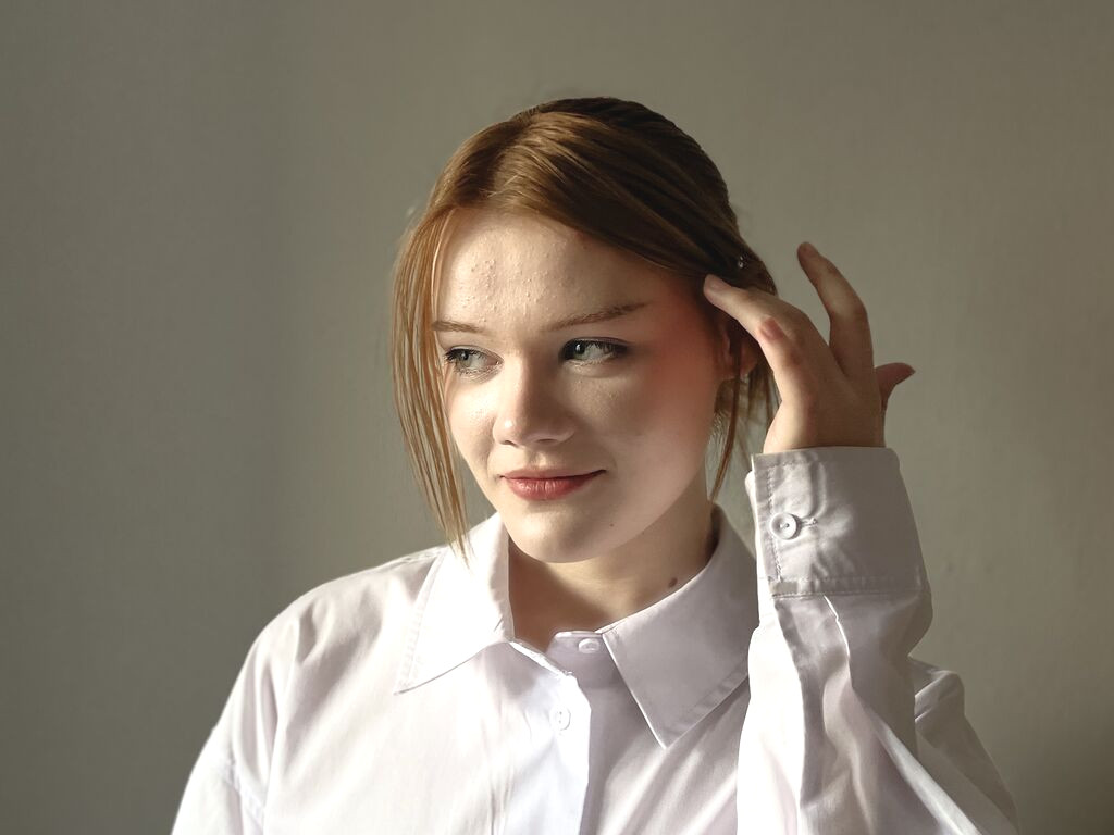 PerlaDezern nude cam model profile photo