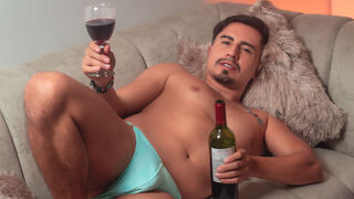 PeterGrannt 30 male naked related cam model profile