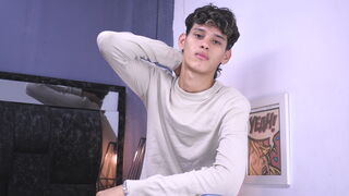 PitRoss 18 male erotic related cam model profile