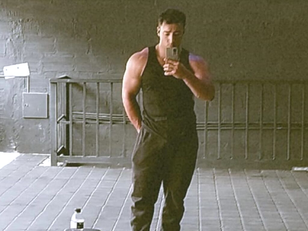 PoulDiaz nude cam model profile photo