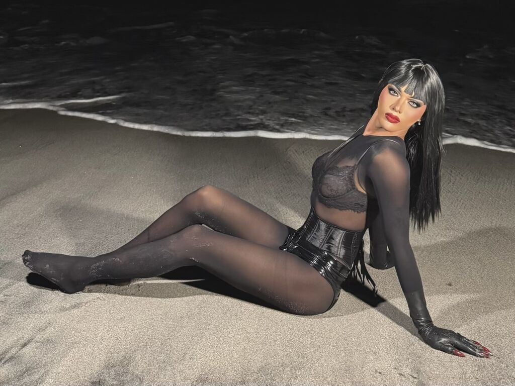 RavenRise nude cam model profile photo