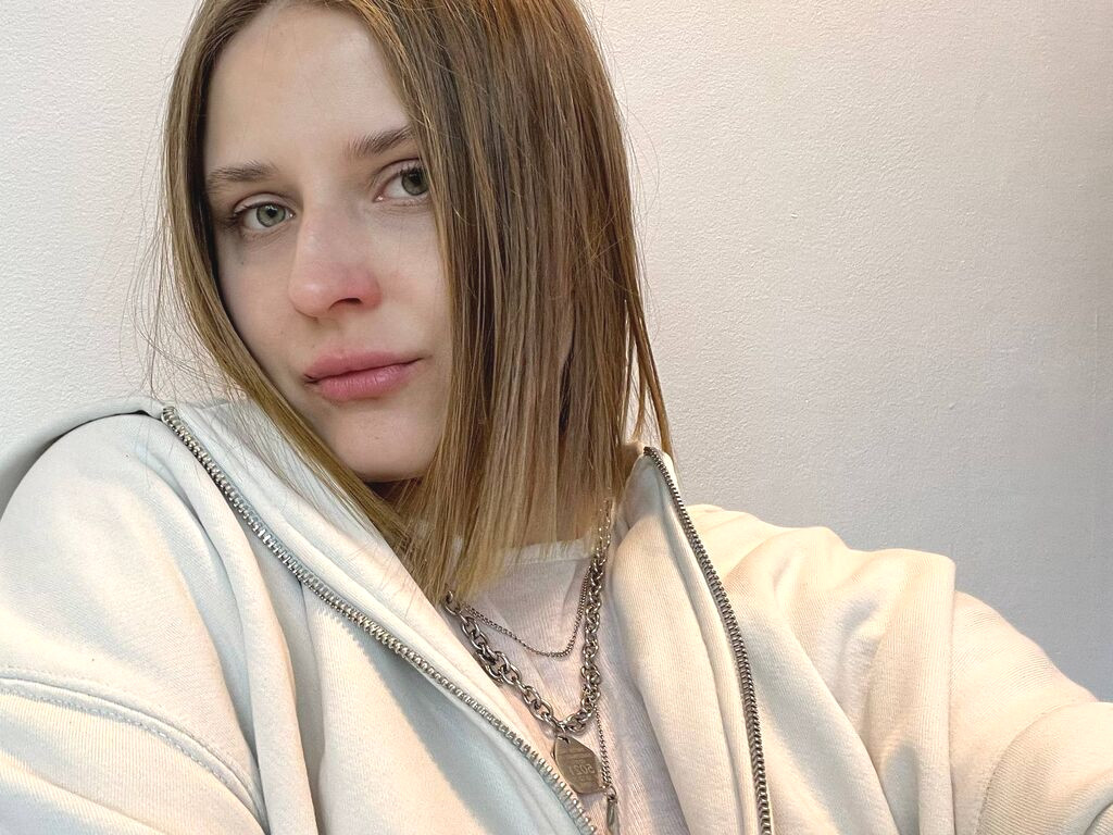 RebeccaBellore naked cam model gallery photo