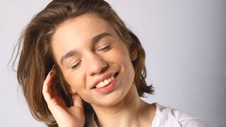 RebeccaLovess 19 female sexy cam model profile