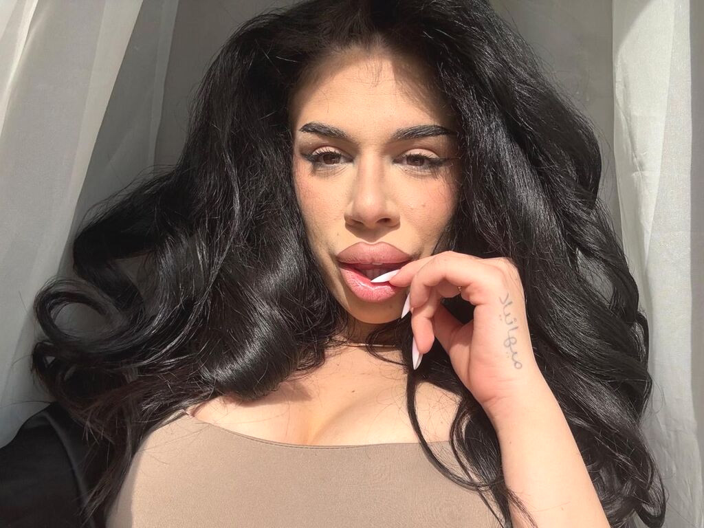 ReinaTriana nude cam model profile photo