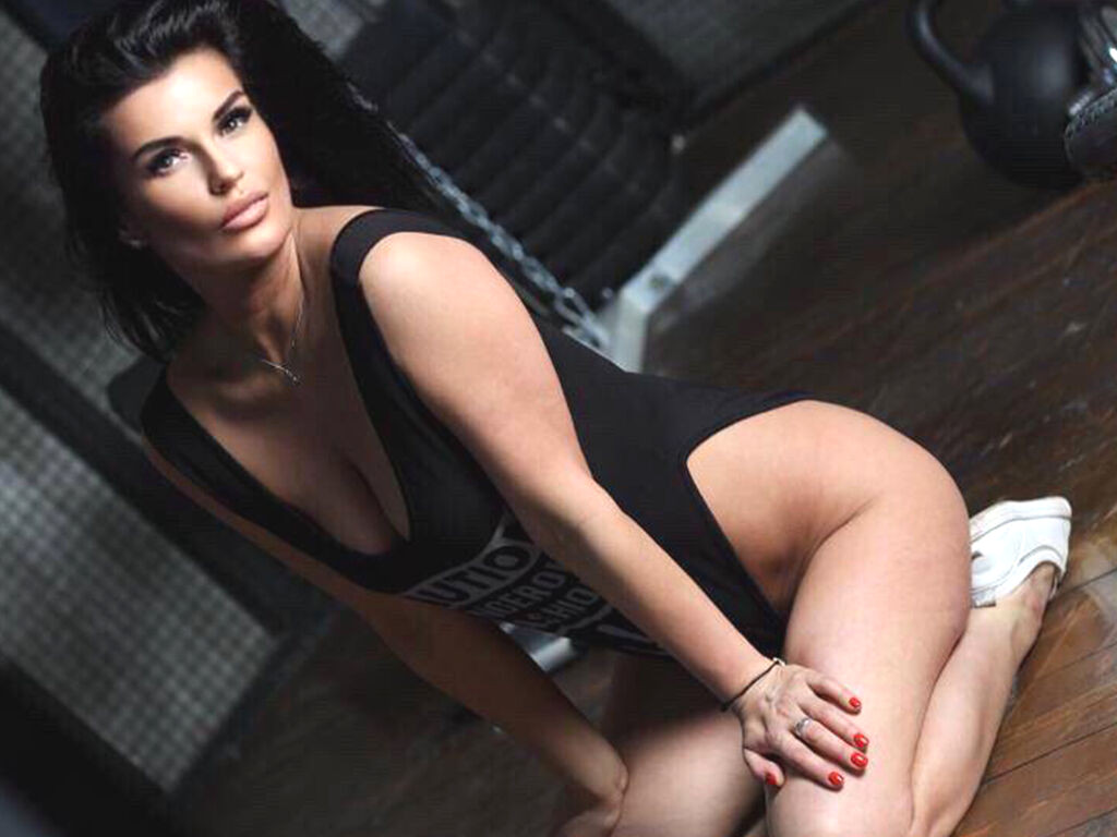 RikaCoutts nude cam model profile photo