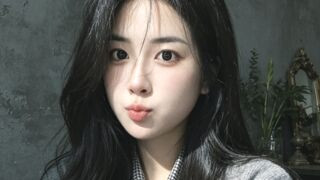 Rileyli 30 female live cam model profile