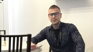 RomeoBodhi 26 male sexy cam model profile