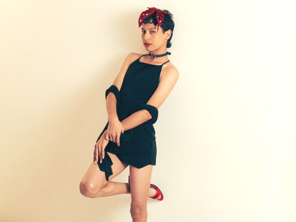 RosyGigy nude cam model profile photo