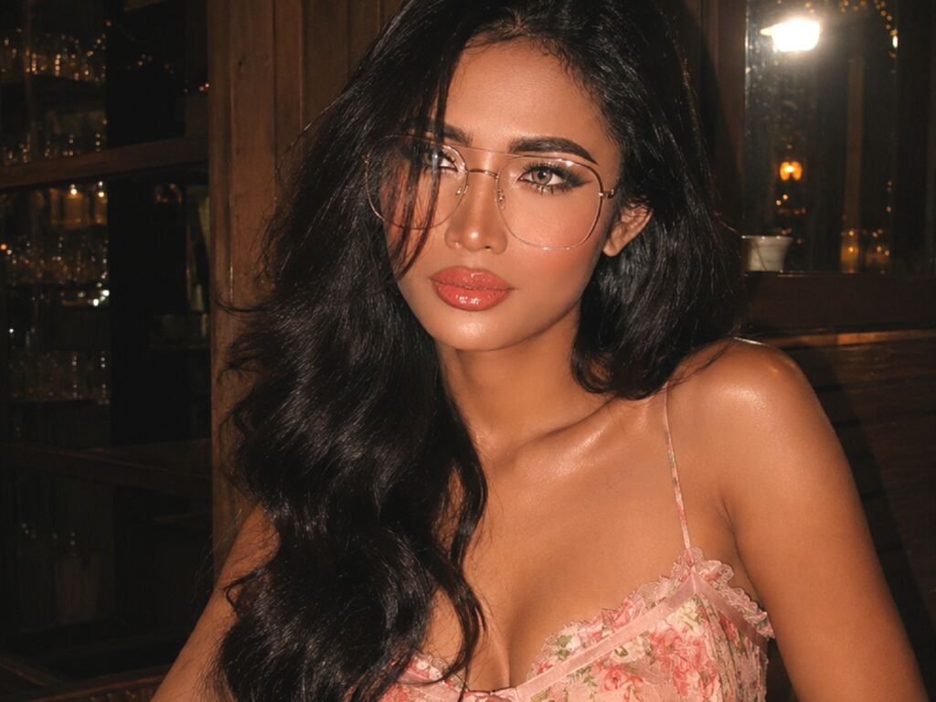 RoxySanchez nude cam model profile photo
