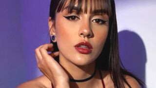 SabbValentine 22 female naked cam model profile