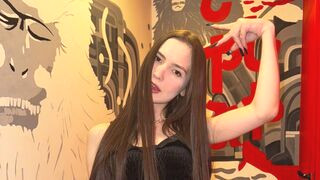 SamanthaaWalker 22 female naked cam model profile