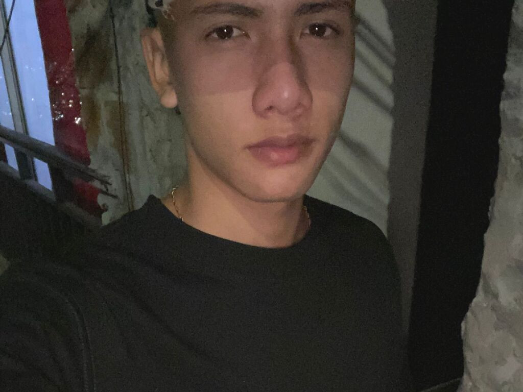 SanchezCamilo nude cam model profile photo