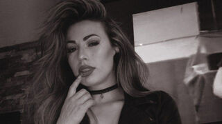 SanyWonder 38 female fetish strip cam model profile