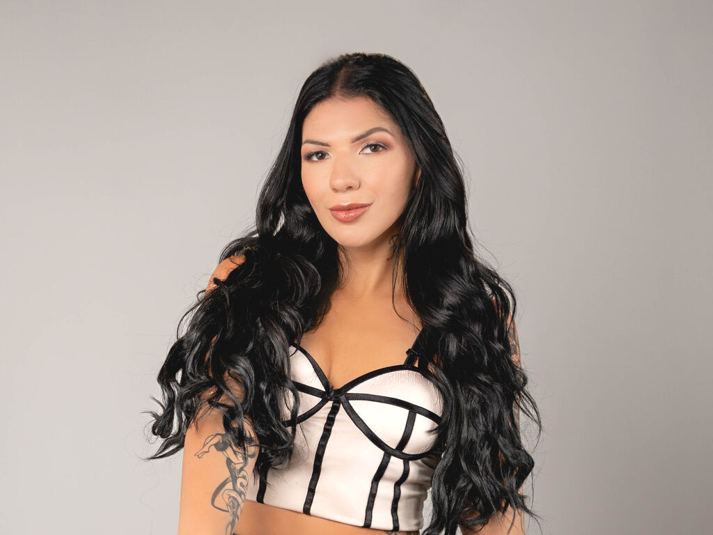 SaraBellini naked cam model gallery photo