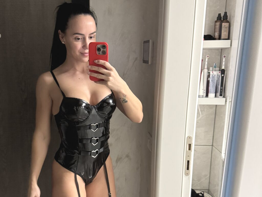 SaraJonsson naked cam model gallery photo