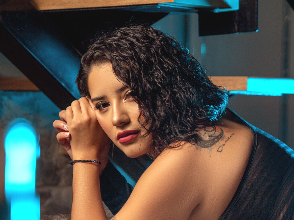 SaraLanne Nude