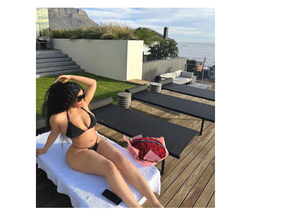 SarraJames nude cam model profile photo