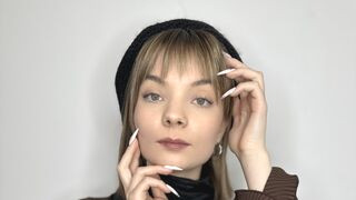 ScarlettMoreau 18 female naked cam model profile