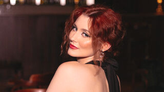 SelineLaurent 25 female strip cam model profile