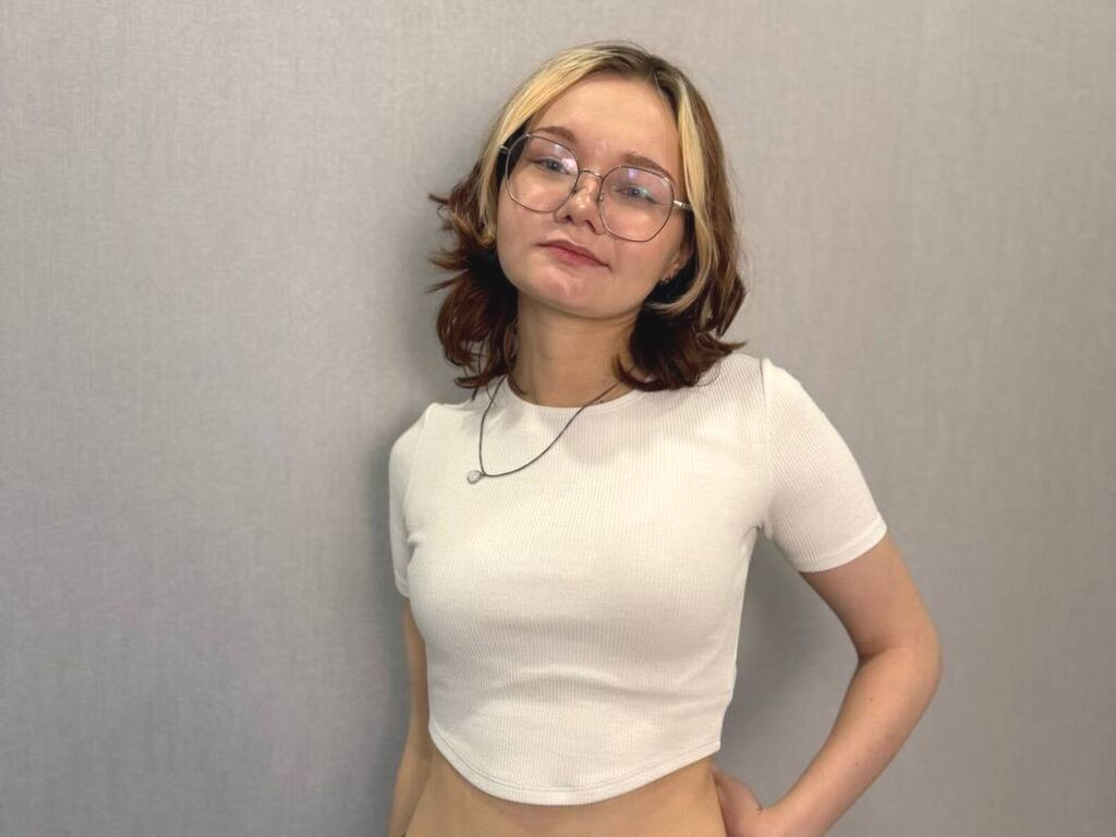 ShemikaDestro nude cam model profile photo