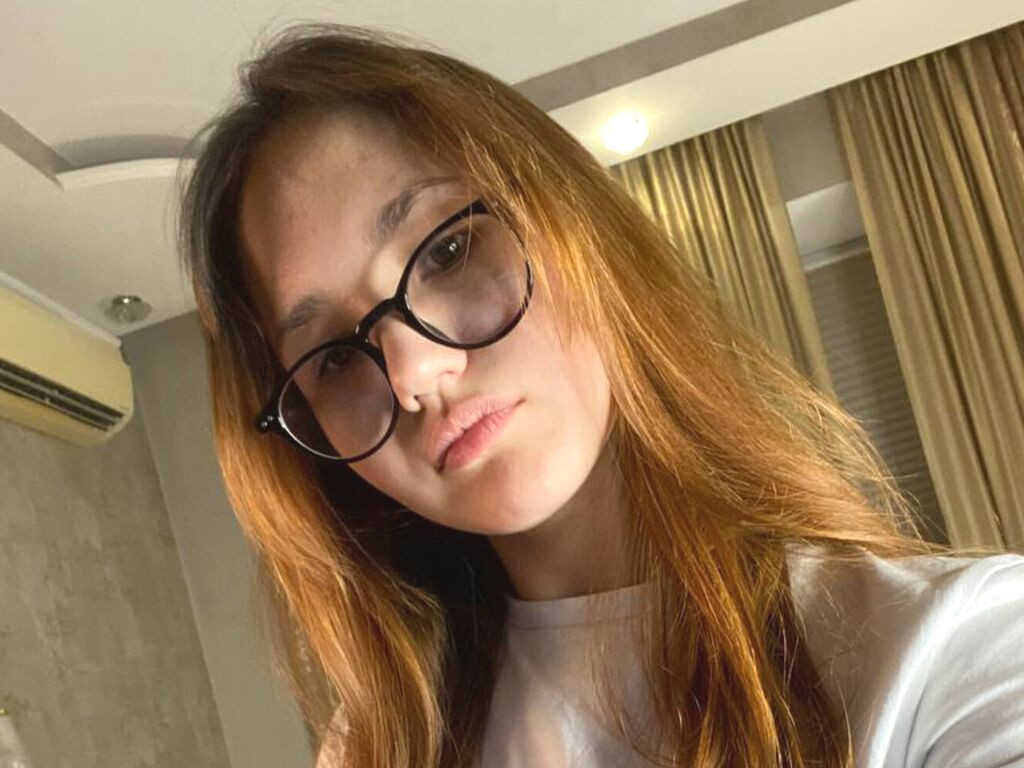 SilvanaTopps nude cam model profile photo