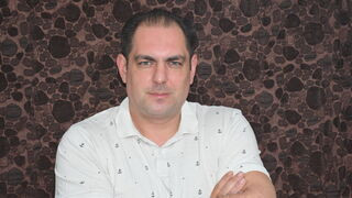 SimUbe 39 male nude cam model profile