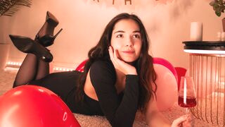 SindelCryell 18 female strip cam model profile