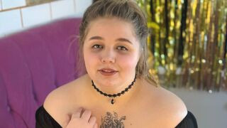 SladaDell 26 female sexy cam model profile