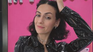 SofiaBunton 35 female hot related cam model profile