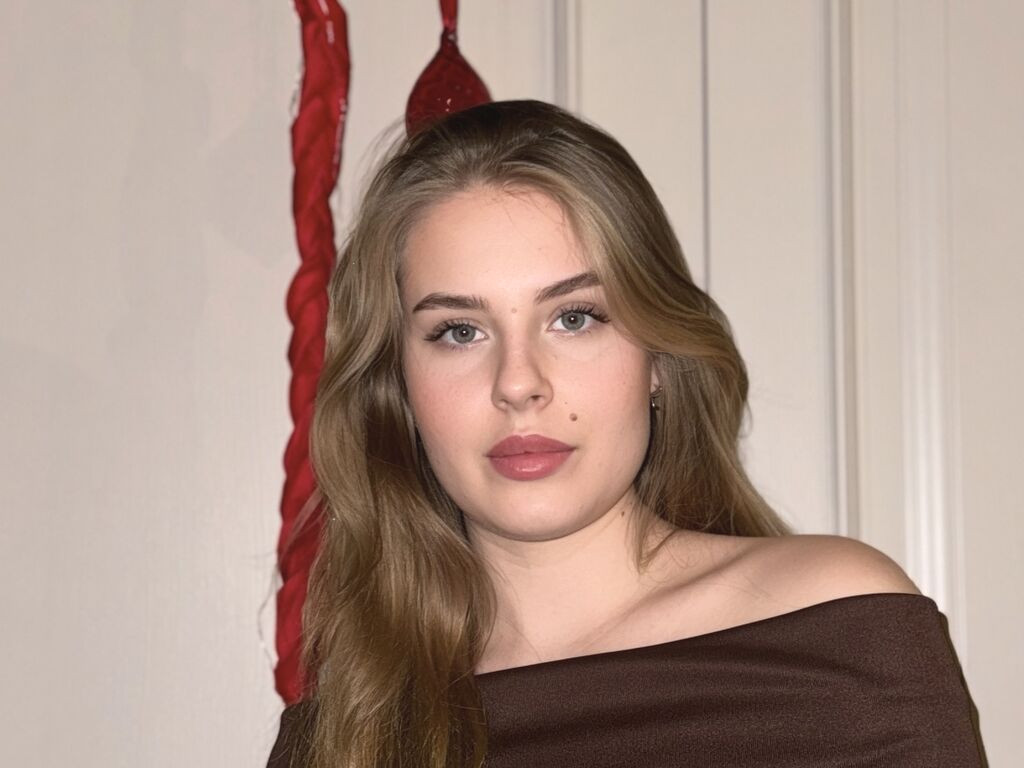 SofiaWeber naked cam model gallery photo