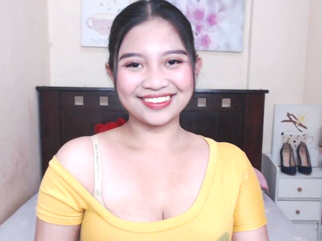 SophiaCharms nude cam model profile photo