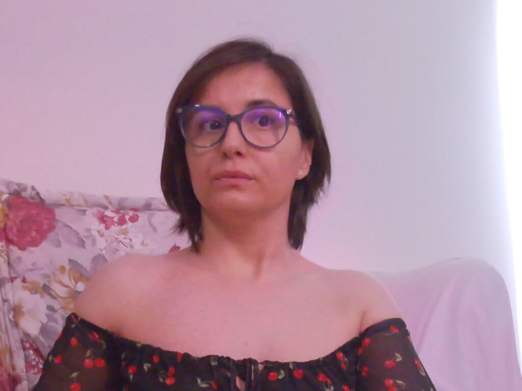 SophieLou naked cam model gallery photo