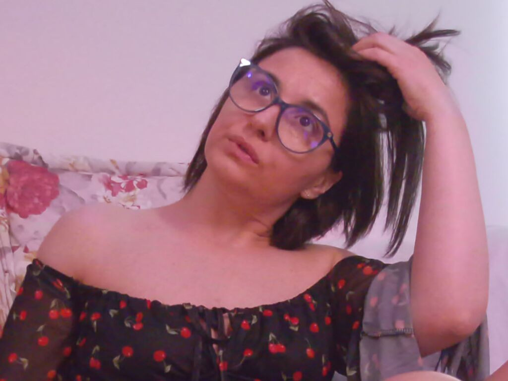 SophieLou nude cam model profile photo