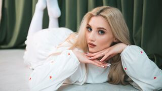 StacyEvances 19 female sexy related cam model profile