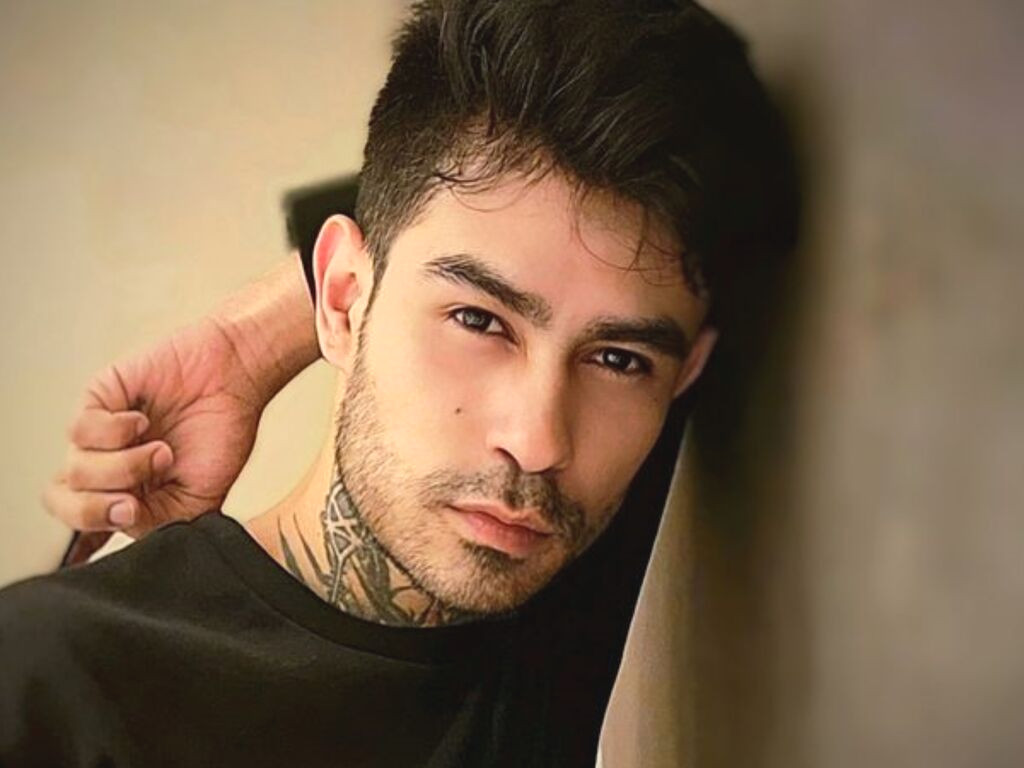 StefanoEverett naked cam model gallery photo
