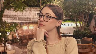StrawberryCeline 20 female live cam model profile