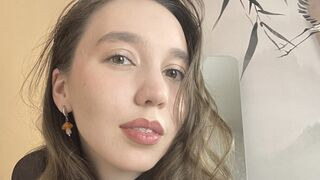 SuzanneVega 18 female nude related cam model profile