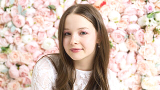 SydneyAnn 18 female live cam model profile