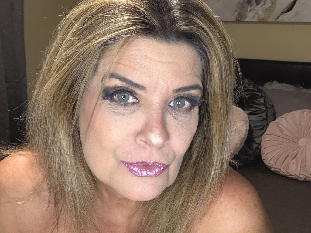 TaylorCougar nude cam model profile photo