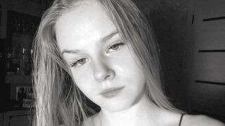 TempieChoudhary 18 female strip cam model profile