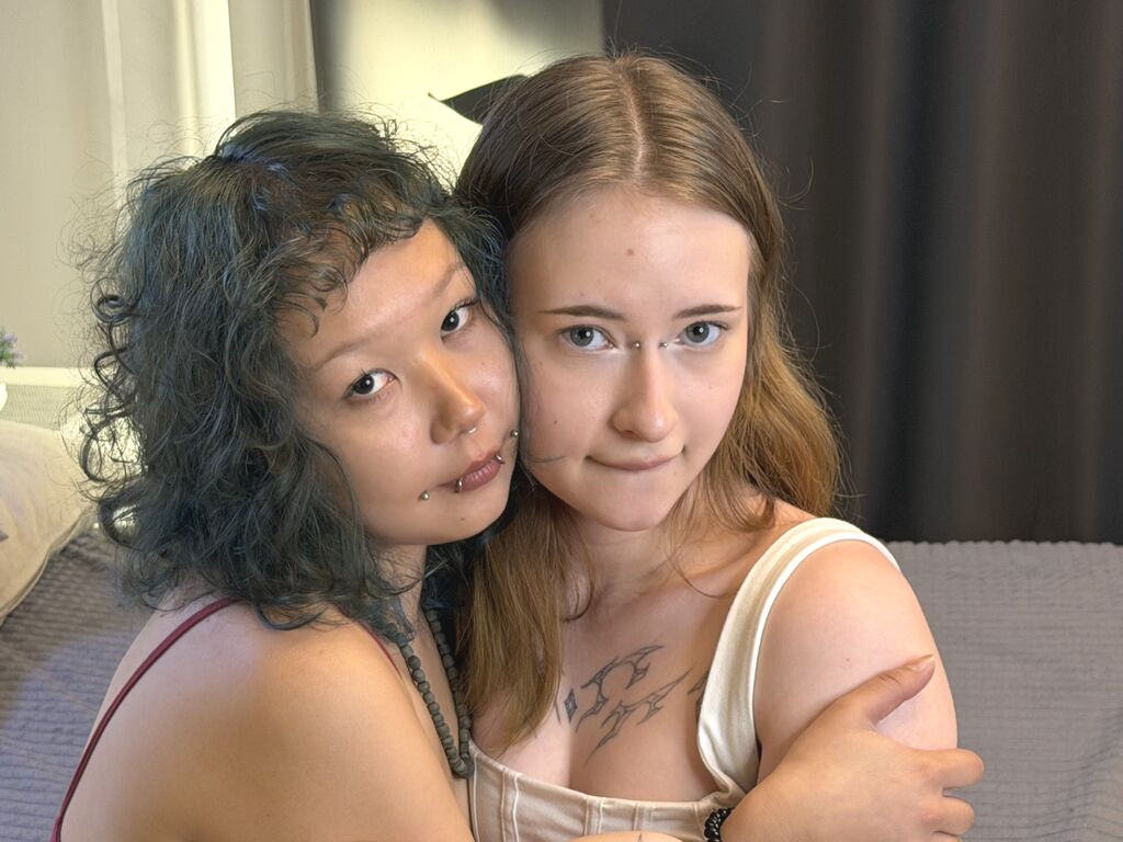 TempleAndSumiko naked cam model gallery photo