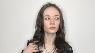 TenishaSeebold 18 female live cam model profile