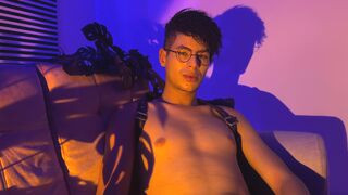 ThiagoSaenns 25 male nude cam model profile