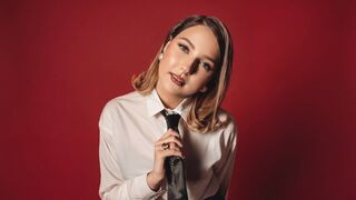TinaBurton 20 female nude cam model profile