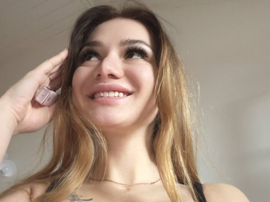 ToccaraWestmark naked cam model gallery photo