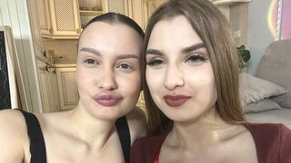 TondaAndGussie 18 female lesbian nude related cam model profile